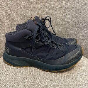 ARC’TERYX- Aerios FL Mid GTX hiking shoe. Size 7